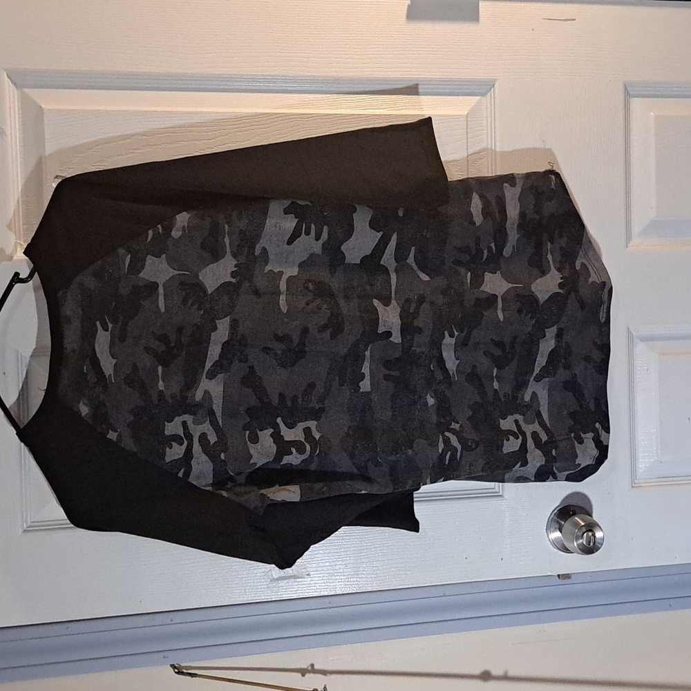 Lularoe Randy camo tee - Picture 2 of 2